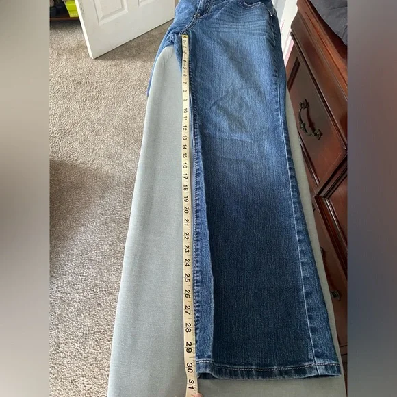 Nine West ladies jeans size 12 / 31 rhinestone pockets - Picture 4 of 8